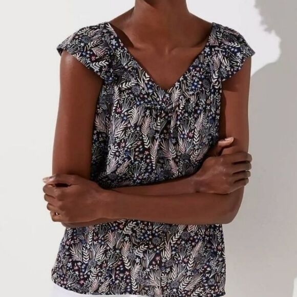 LOFT Petites Meadow Ruffle Strap Shell Flutter Sleeve Floral V-Neck Blouse MP - Picture 2 of 8